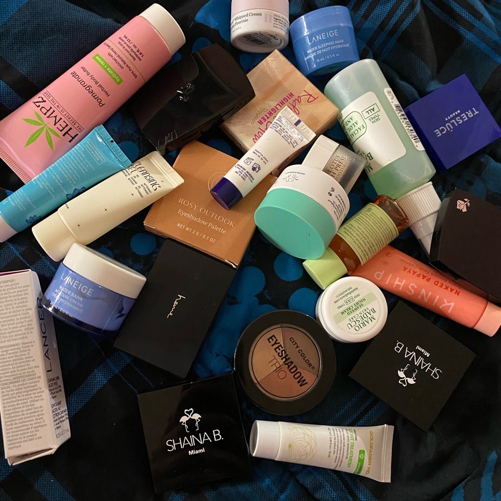 Bundle makeup - Picture 2 of 3